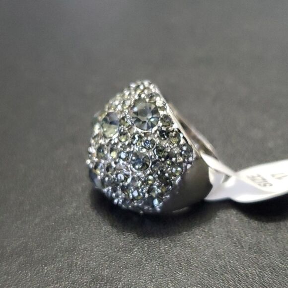 Silver tone rhinestone ring size 6 - Picture 7 of 8